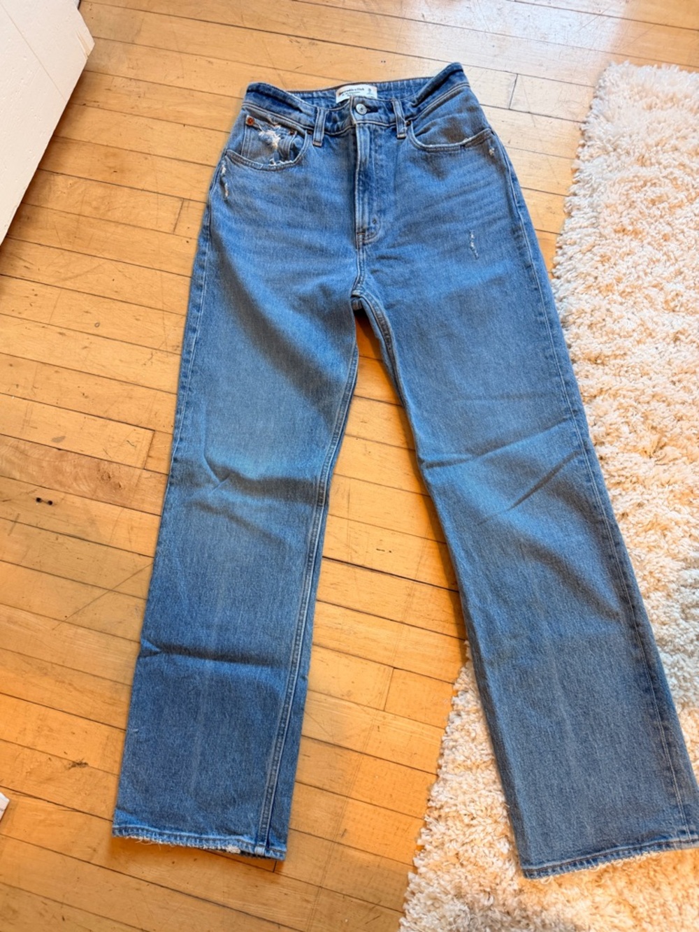 Abercrombie & Fitch Women’s 90s Relaxed High Rise Curve Love 26R Medium Wash - Picture 1 of 6